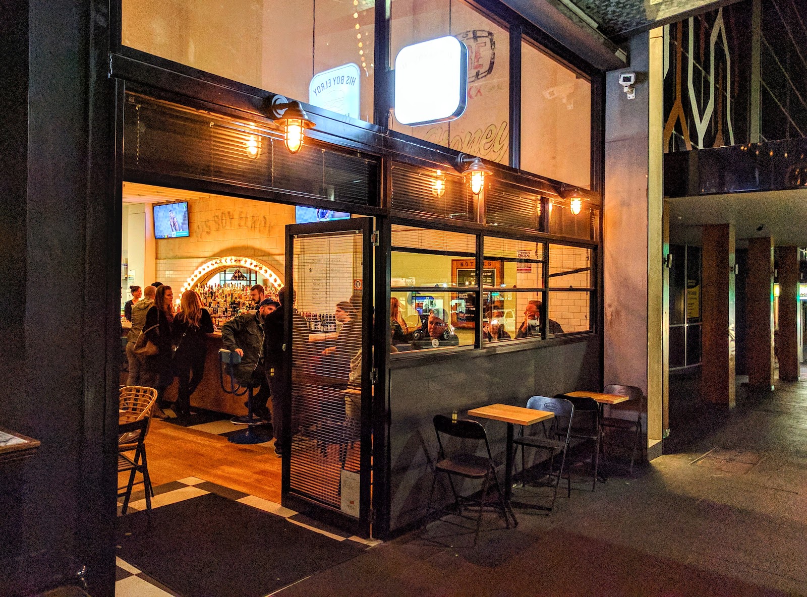 히즈 보이 엘로이