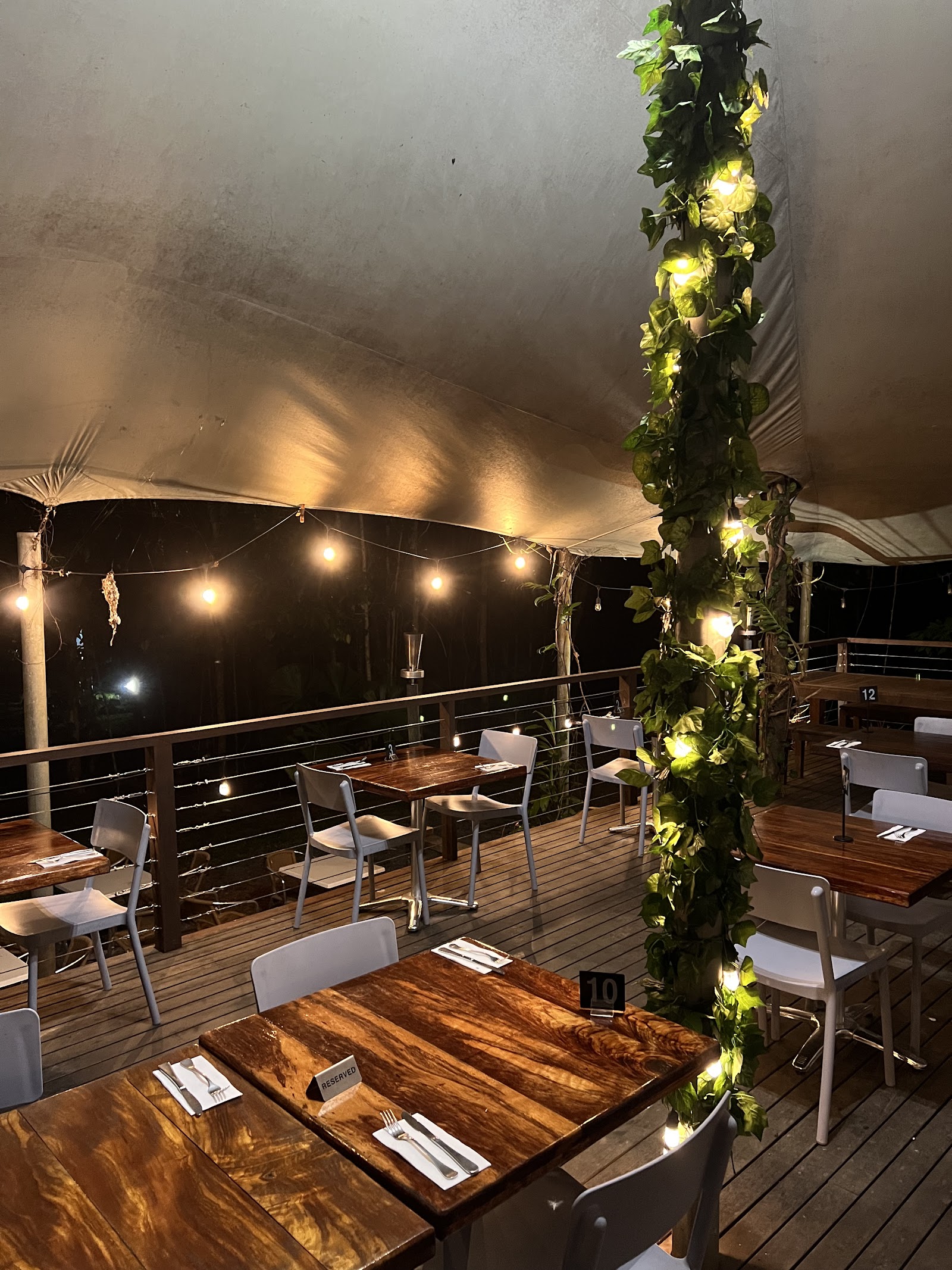 WHET Cafe Bar Restaurant