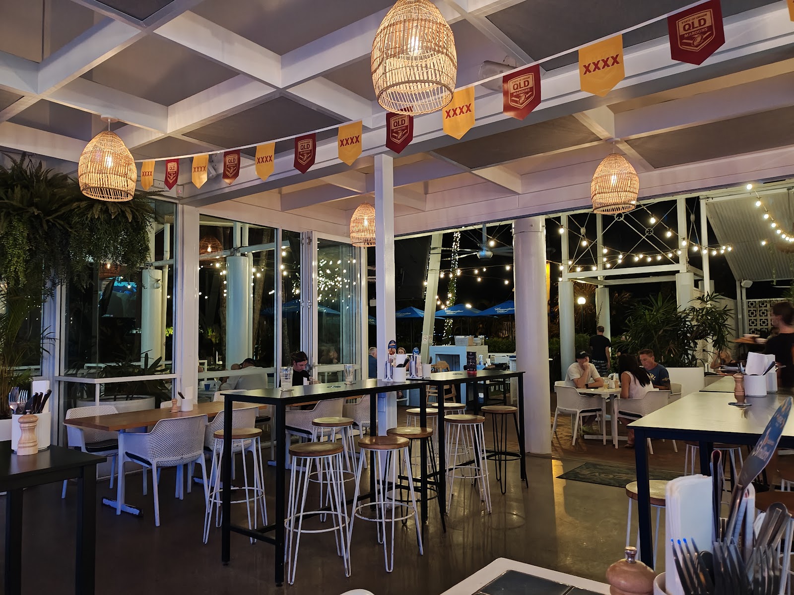 Palm Cove Tavern