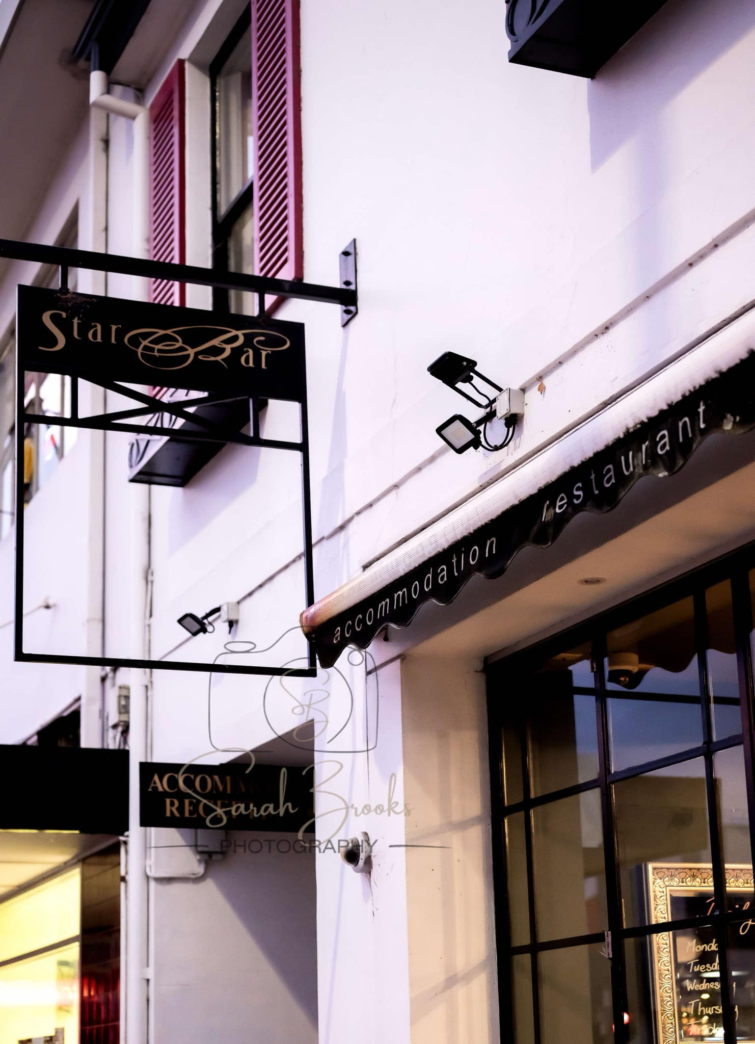 Star Bar Cafe & Hotel