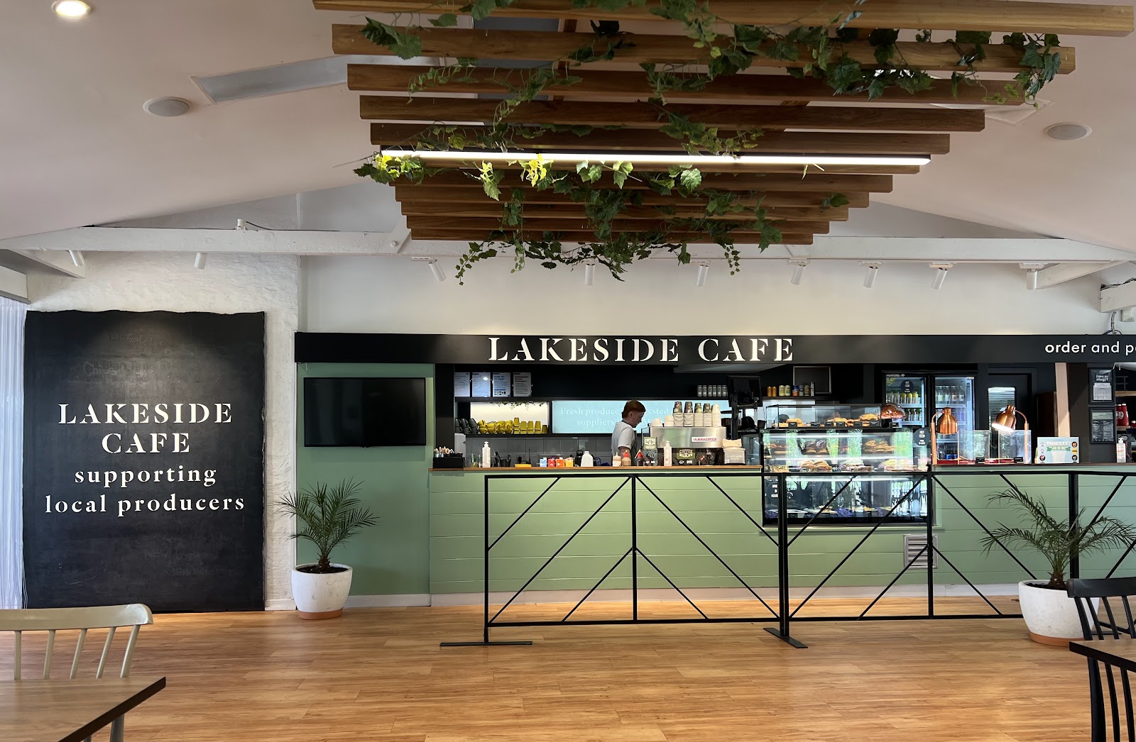 Lakeside Cafe