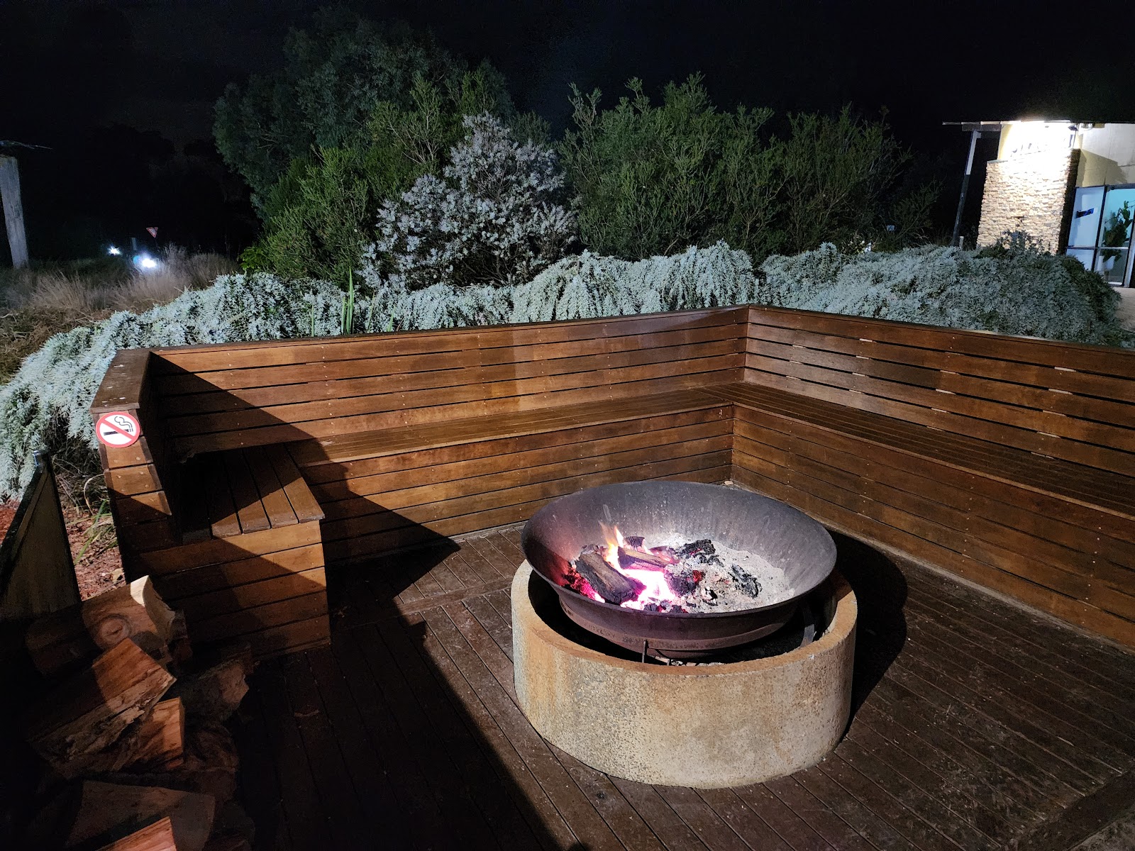 Flametrees Restaurant, Cafe & Bar